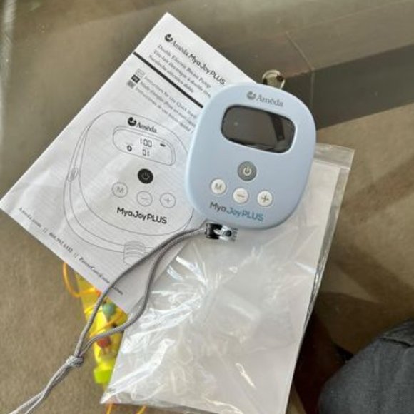 Ameda Mya Joy PLUS Portable Double Breast Pump - Picture 2 of 3